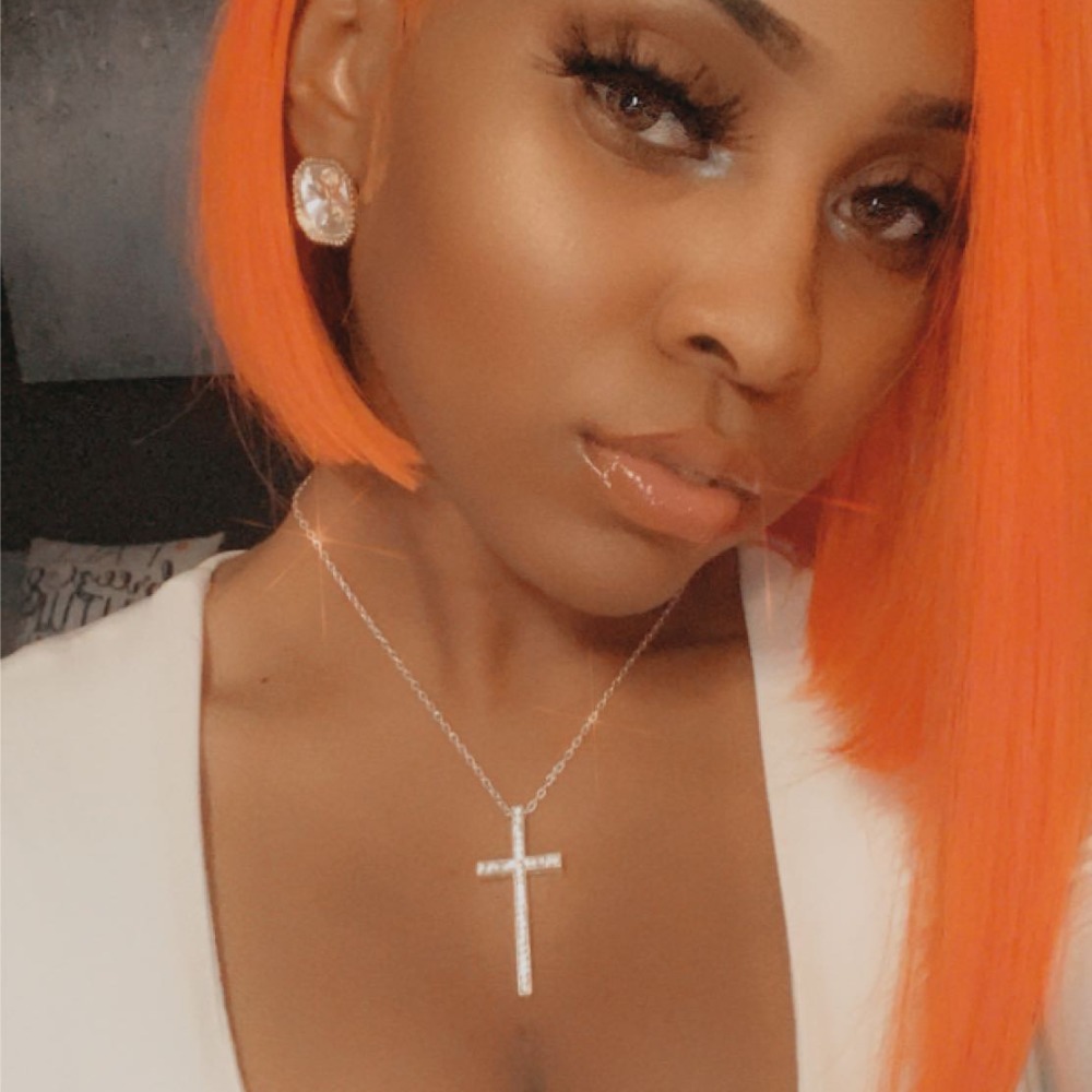 Meet your Posher, Chanel